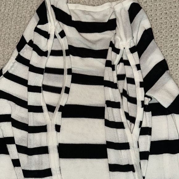 Calvin Klein Sweater - Picture 4 of 9